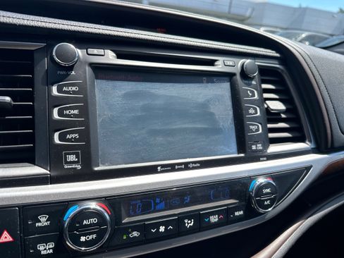 Used 2016 Toyota Highlander Limited AWD/4WD image 14