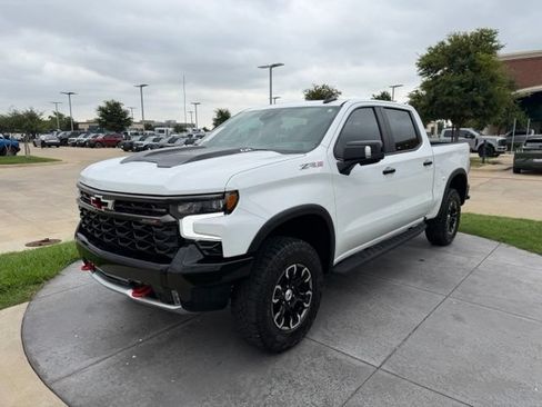 Used 2023 Chevrolet Silverado 1500 ZR2 w/ Technology Package AWD/4WD image 3