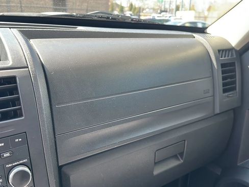 Used 2008 Dodge Nitro SXT image 34