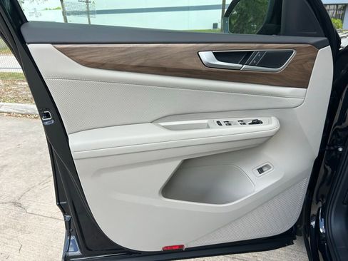 New 2026 Volkswagen Atlas SE FWD image 16