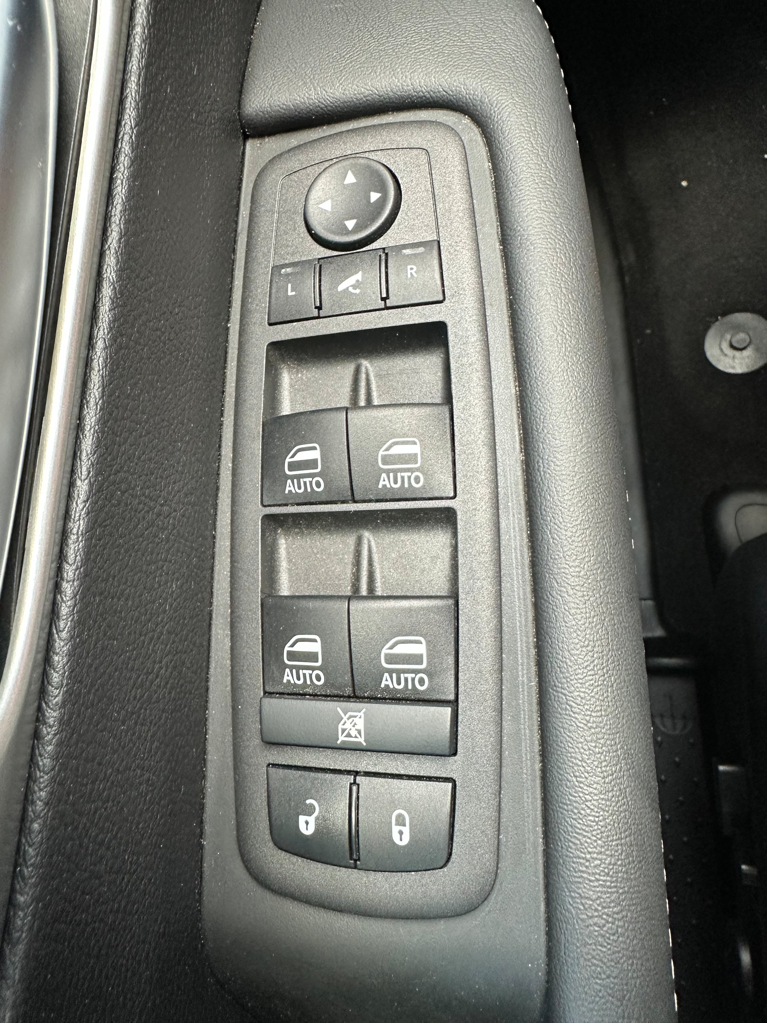 Used 2024 Chrysler Pacifica Limited w/ S Appearance Package FWD image 29