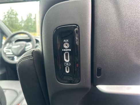 New 2025 Chrysler Pacifica Select w/ Uconnect Theater Family Group image 25