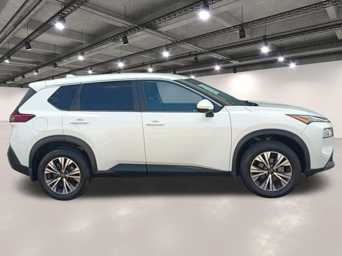 Used 2022 Nissan Rogue SV FWD image 17