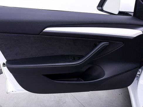 Used 2023 Tesla Model 3 Standard Range image 10