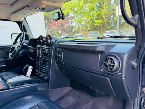 Used 2005 HUMMER H2 SUT w/ Preferred Equipment Group AWD/4WD image 38