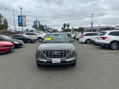 Used 2023 Hyundai Venue SEL FWD image 1