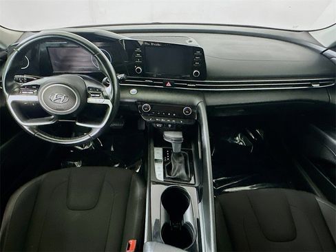 Used 2021 Hyundai Elantra SEL w/ Convenience Package image 16