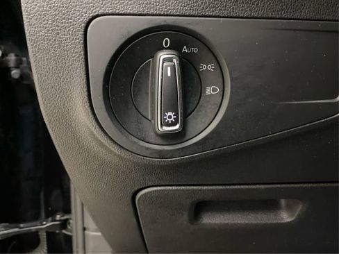 Used 2019 Volkswagen Tiguan SE image 22