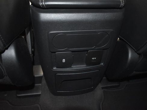 Used 2022 Ford Explorer Limited image 21