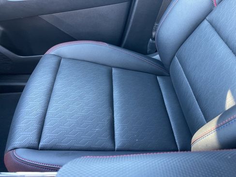 Certified 2025 Chevrolet Equinox RS w/ Safety and Technology Package image 38