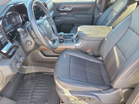 Used 2023 Chevrolet Silverado 1500 High Country w/ Technology Package image 12