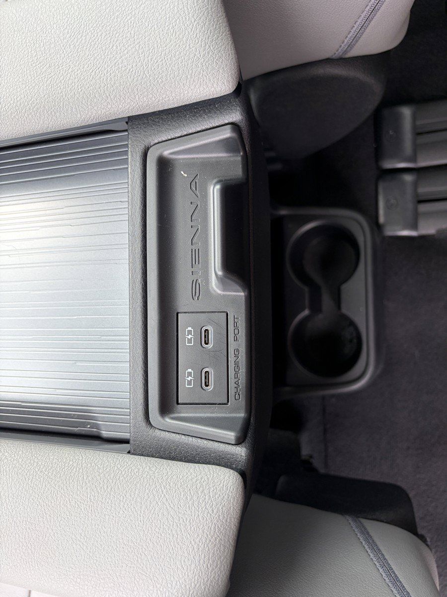 Used 2026 Toyota Sienna XLE FWD image 28