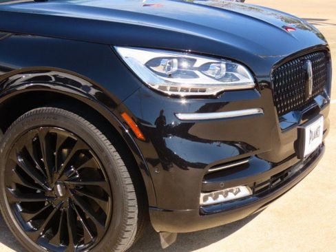 Certified 2023 Lincoln Aviator Reserve w/ Equipment Group 201A image 5