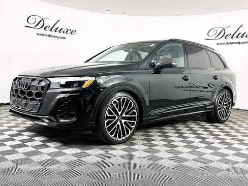 Used 2025 Audi SQ7 Premium Plus w/ Executive Package image 3