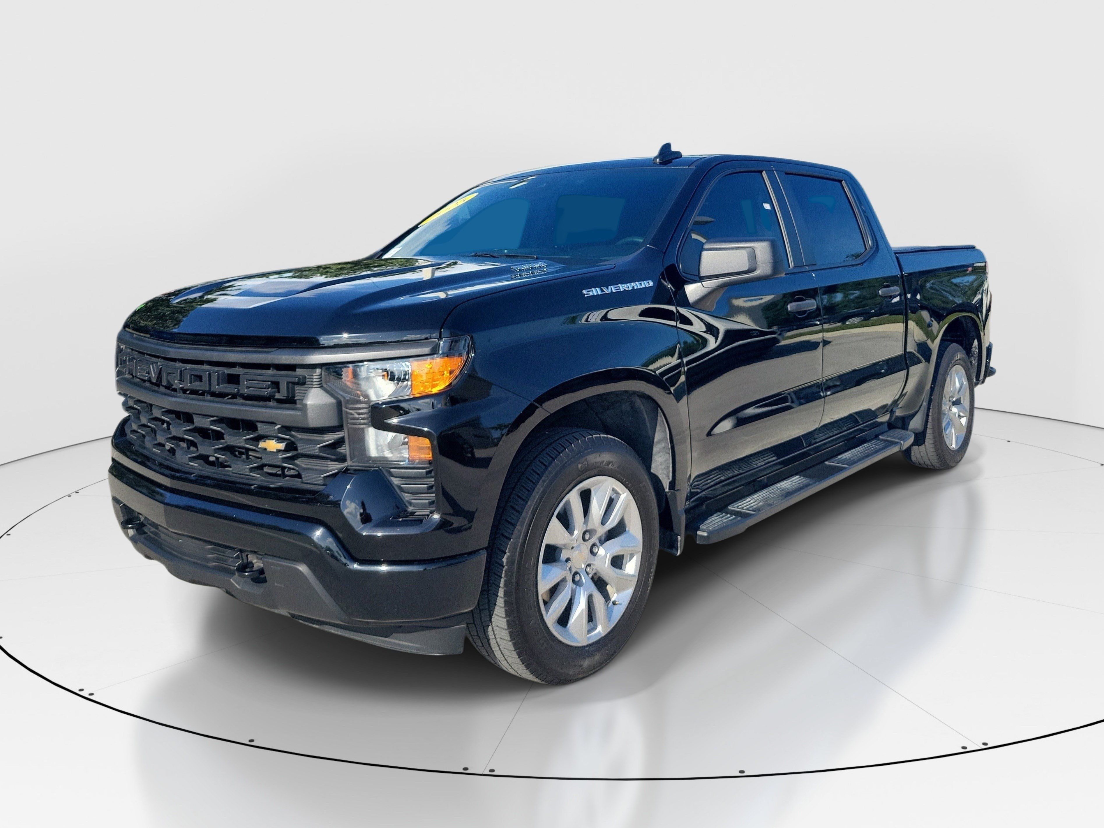 Used 2025 Chevrolet Silverado 1500 Custom RWD image 3