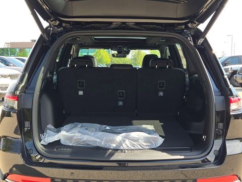 New 2025 Jeep Grand Cherokee Limited w/ MOPAR Finishing Package image 17
