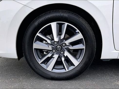 Used 2024 Nissan Versa SV image 8