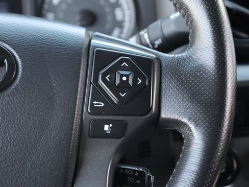 Used 2017 Toyota Tacoma TRD Sport w/ Tow Package (A/T) AWD/4WD image 25