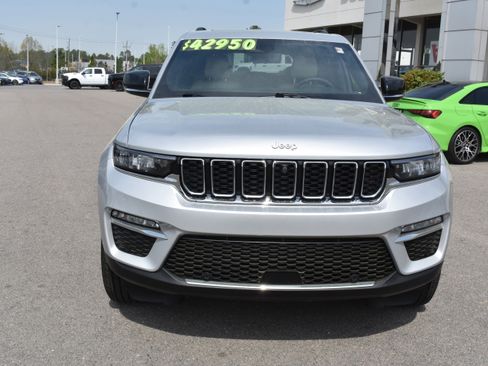 Used 2025 Jeep Grand Cherokee Limited w/ Luxury Tech Group II image 4