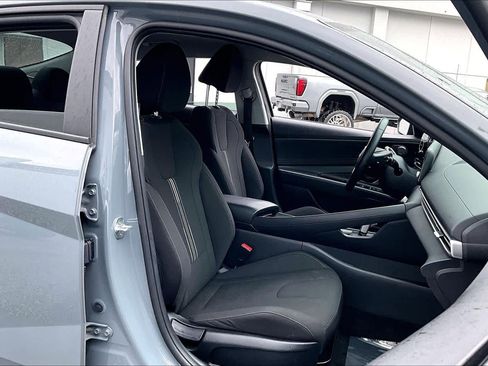 Used 2022 Hyundai Elantra SEL w/ Convenience Package image 9