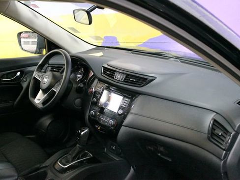 Used 2018 Nissan Rogue SV AWD/4WD image 11