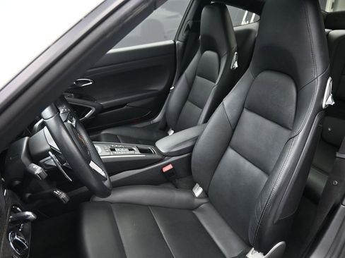 Certified 2018 Porsche 911 Carrera 4 image 5