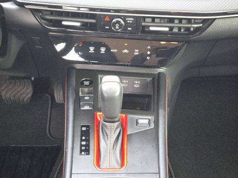 Certified 2025 Nissan Kicks SR image 18