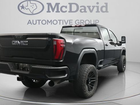 Used 2024 GMC Sierra 2500 Denali Ultimate AWD/4WD image 8