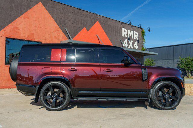 Used 2025 Land Rover Defender 130 X-Dynamic SE AWD/4WD image 4