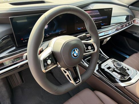 New 2026 BMW i7 xDrive60 w/ Premium Package AWD/4WD image 13