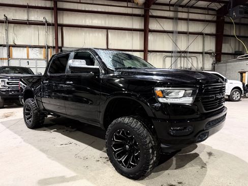 Used 2019 RAM 1500 Laramie AWD/4WD image 2