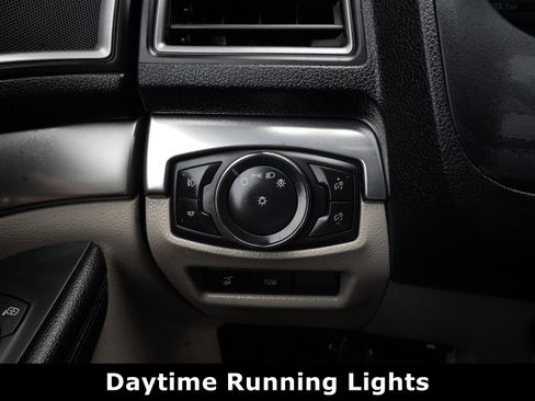 Used 2018 Ford Explorer XLT w/ Equipment Group 202A image 11