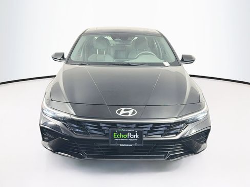 Used 2025 Hyundai Elantra SEL FWD image 2