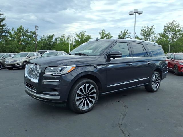 Used 2022 Lincoln Navigator L Reserve AWD/4WD image 3