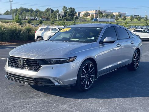 Used 2024 Honda Accord Touring image 3