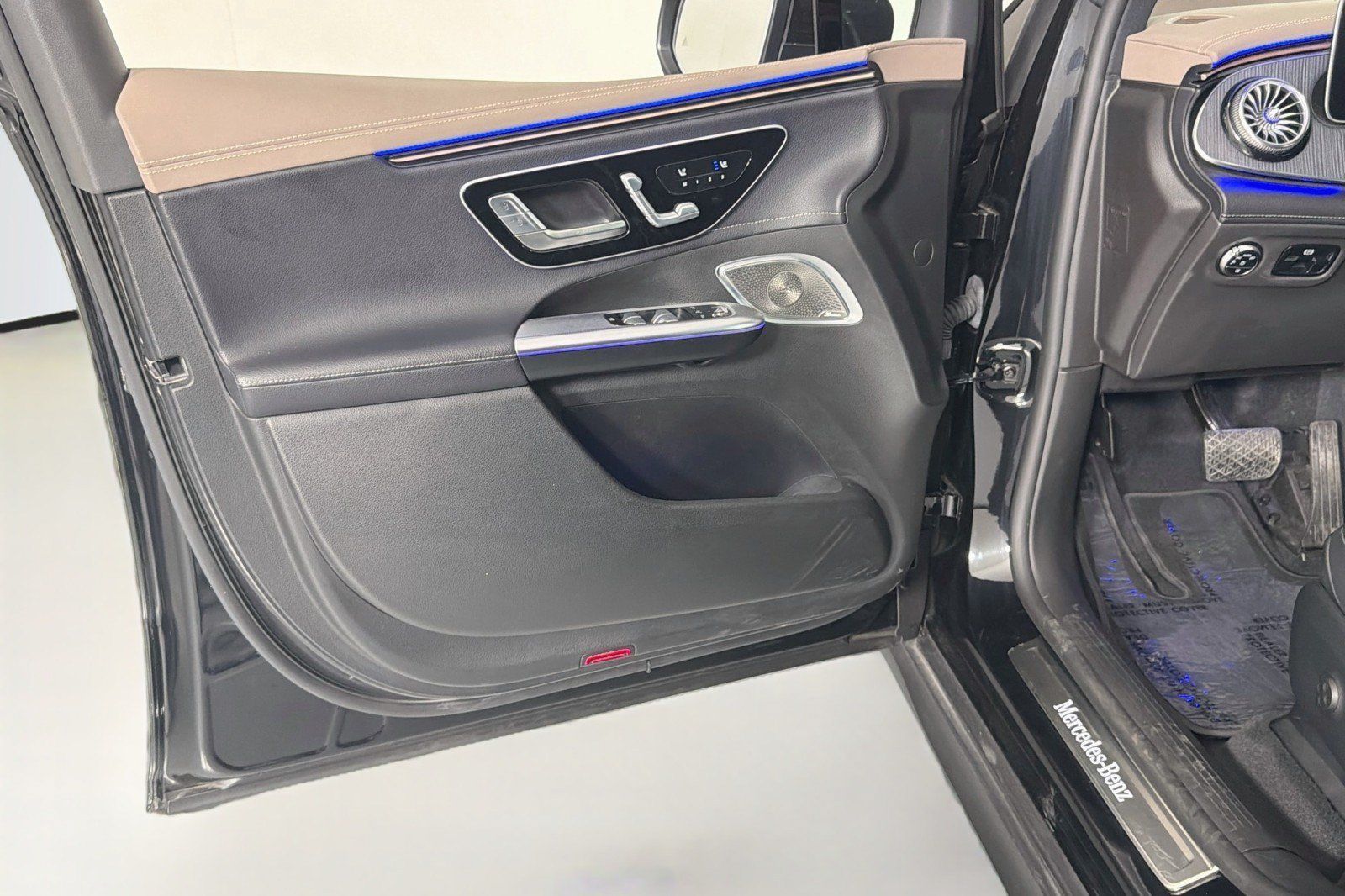 Certified 2023 Mercedes-Benz EQE 350+ 4MATIC SUV w/ AMG Line Exterior Package image 21