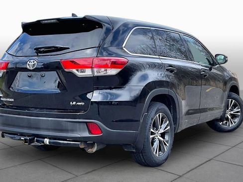Certified 2018 Toyota Highlander Plus w/ Carpet Mat Package (TMS) AWD/4WD image 13