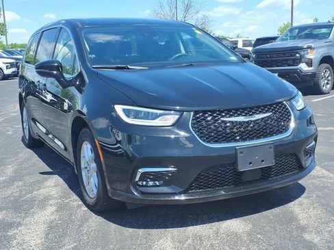 Used 2024 Chrysler Pacifica Touring-L FWD image 25