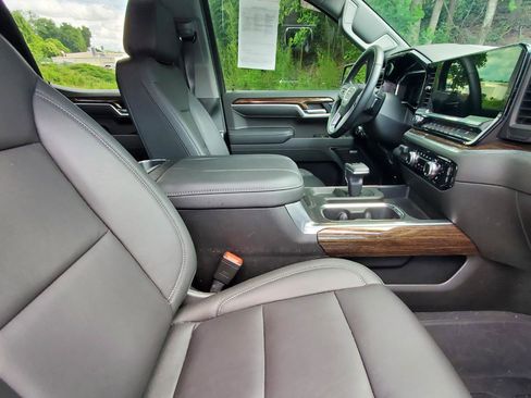 Used 2026 GMC Sierra 1500 Elevation w/ Elevation Premium Package AWD/4WD image 4