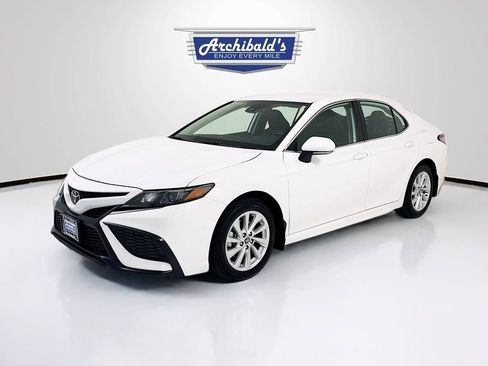 Used 2024 Toyota Camry SE FWD image 3