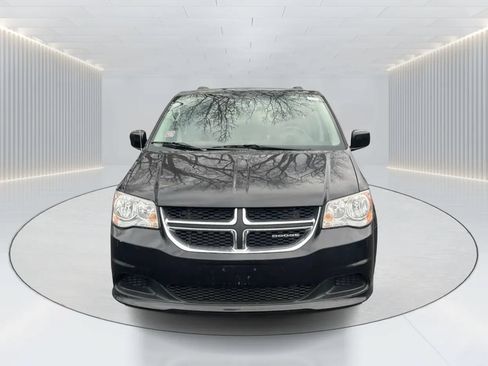 Used 2012 Dodge Grand Caravan SXT w/ UConnect Hands-Free Group FWD image 2