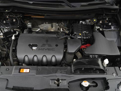 Used 2020 Mitsubishi Outlander SE FWD image 32