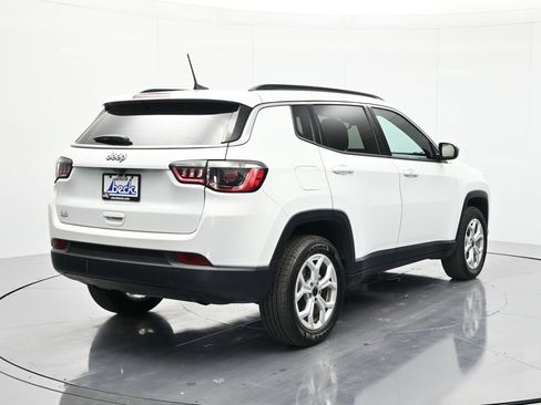 Used 2025 Jeep Compass Latitude AWD/4WD image 5