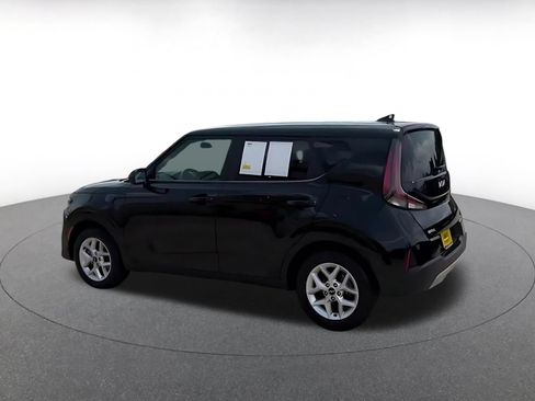 Used 2025 Kia Soul LX w/ LX Technology Package FWD image 10