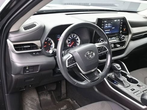 Certified 2022 Toyota Highlander LE image 15