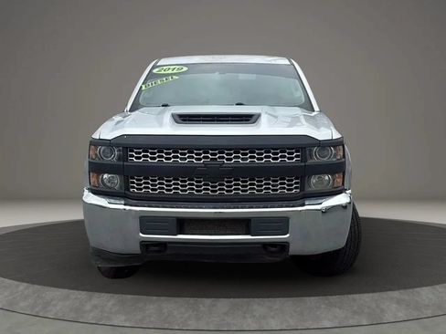 Used 2019 Chevrolet Silverado 2500 W/T RWD image 2