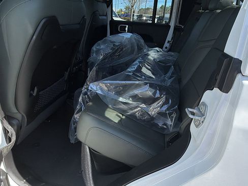 New 2026 Jeep Gladiator Mojave image 19