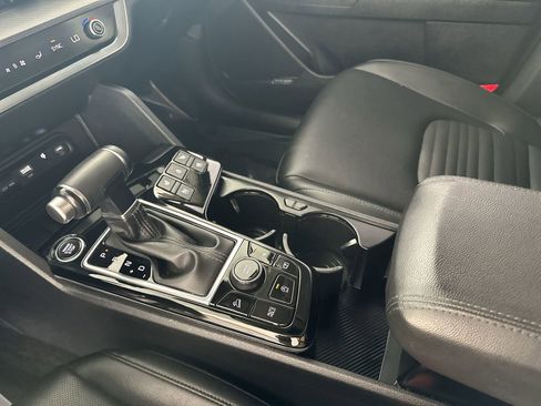Used 2025 Kia Sportage SX image 25