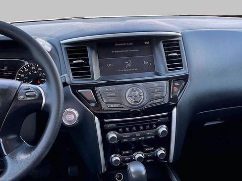 Used 2020 Nissan Pathfinder S FWD image 7