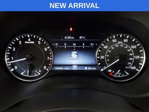 Used 2022 Nissan Armada SL w/ Captain's Chairs Package image 17